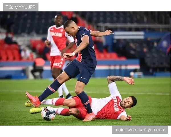 巴尔科拉禁区弧顶劲射扩大优势，巴黎圣日耳曼进攻层次丰富